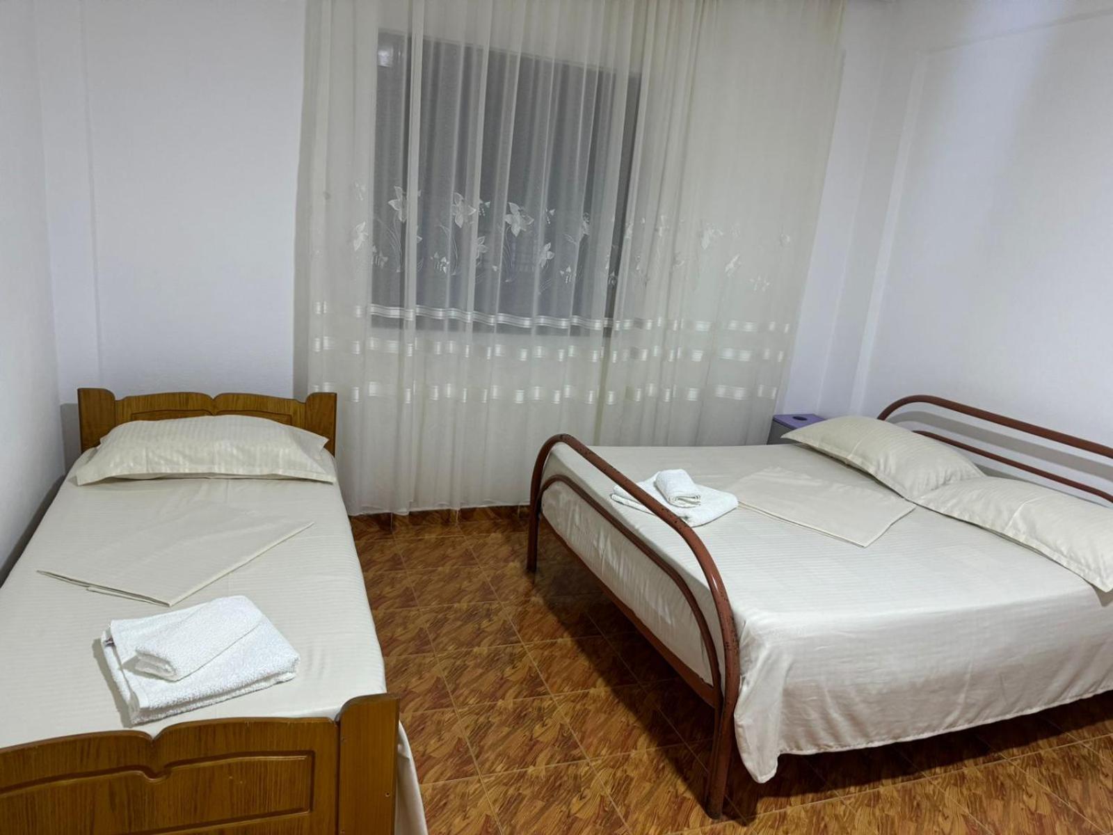 Melas Villa Durres Exterior photo